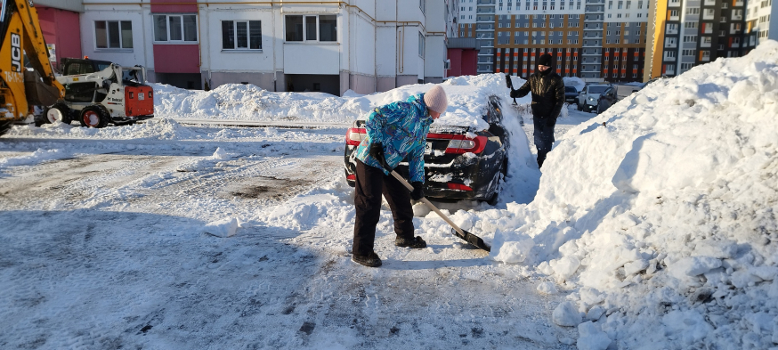 Генеральная уборка территории от снега (пр. Ливанова, 16, 22, 24, 26)